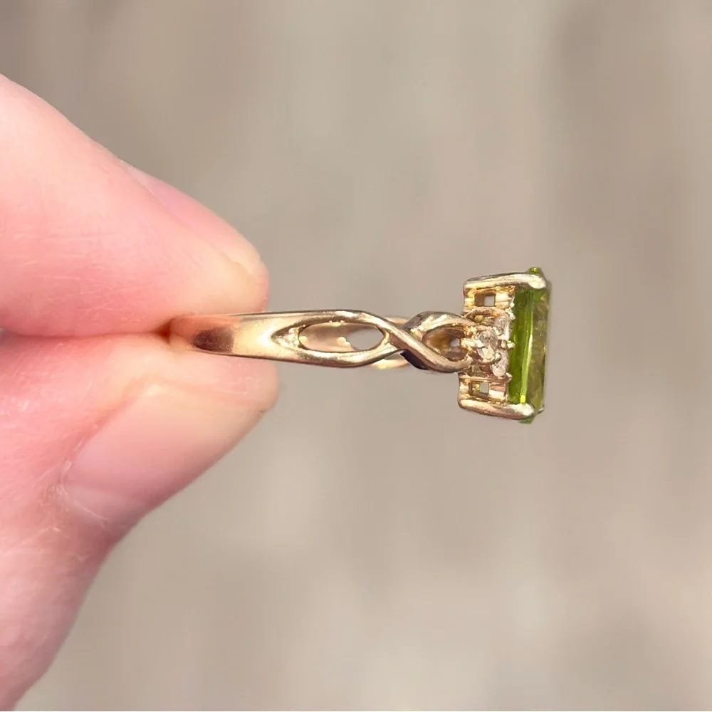 Vintage 10K Gold Peridot Ring: Filigree Band, Quartz Accents, Size 6.75 - Picture 7 of 11